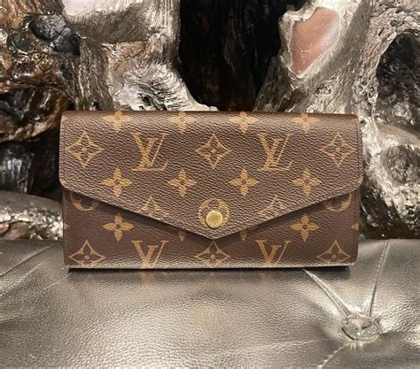 review sarah wallet louis vuitton closing button|louis vuitton sarah wallet price.